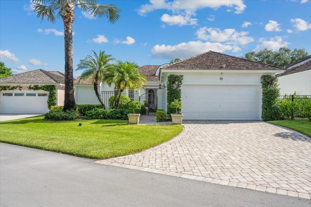 2466 Muir Circle Wellington FL 33414