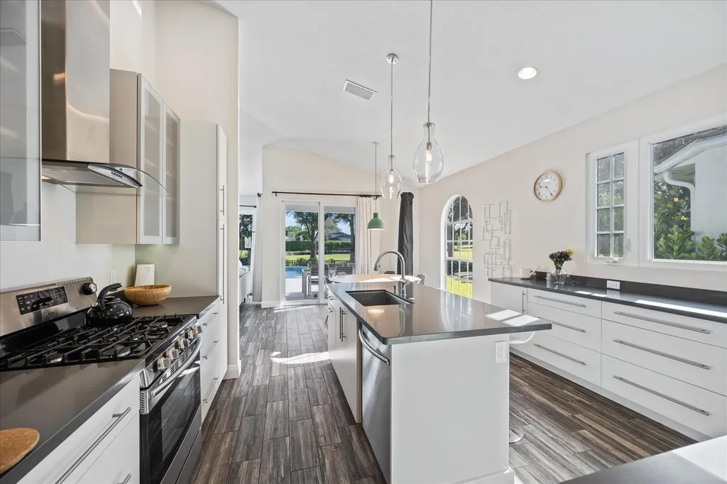 2466 Muir Circle Wellington FL 33414