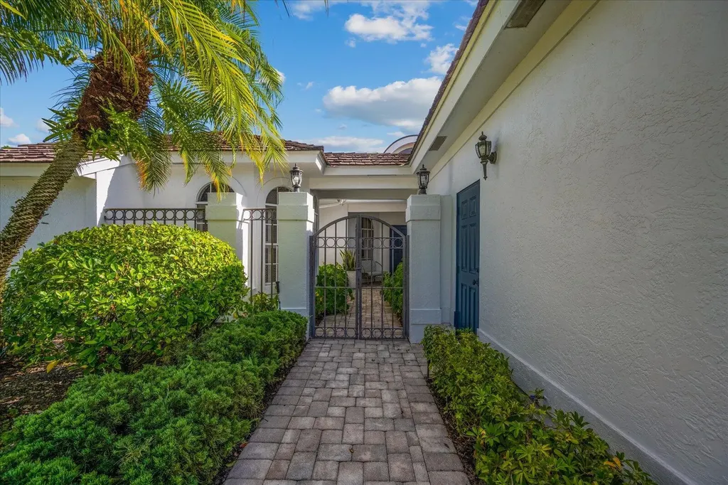 2466 Muir Circle Wellington FL 33414