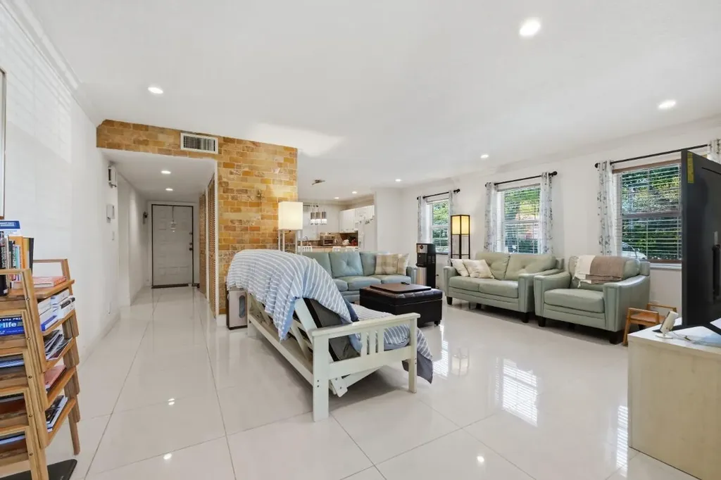 3050 N Riverside Drive Coral Springs FL 33065