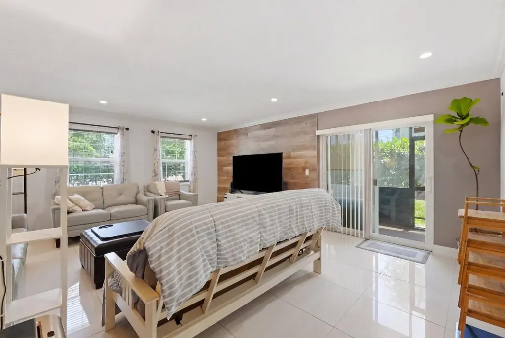 3050 N Riverside Drive Coral Springs FL 33065