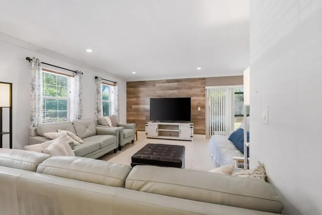 3050 N Riverside Drive Coral Springs FL 33065