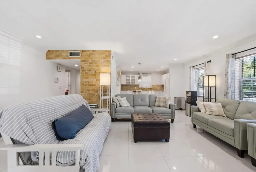 3050 N Riverside Drive Coral Springs FL 33065