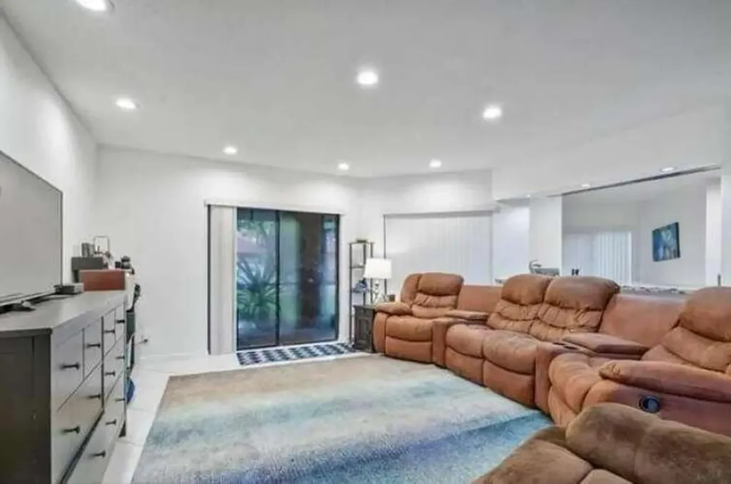 9231 W Sunrise Boulevard Plantation FL 33322