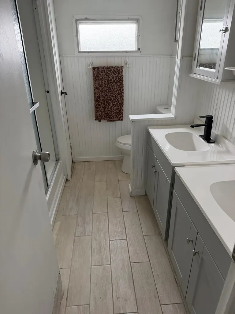 8570 SW 21st Street Davie FL 33324
