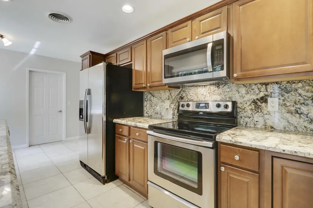 2620 NE 25th Street Lighthouse Point FL 33064