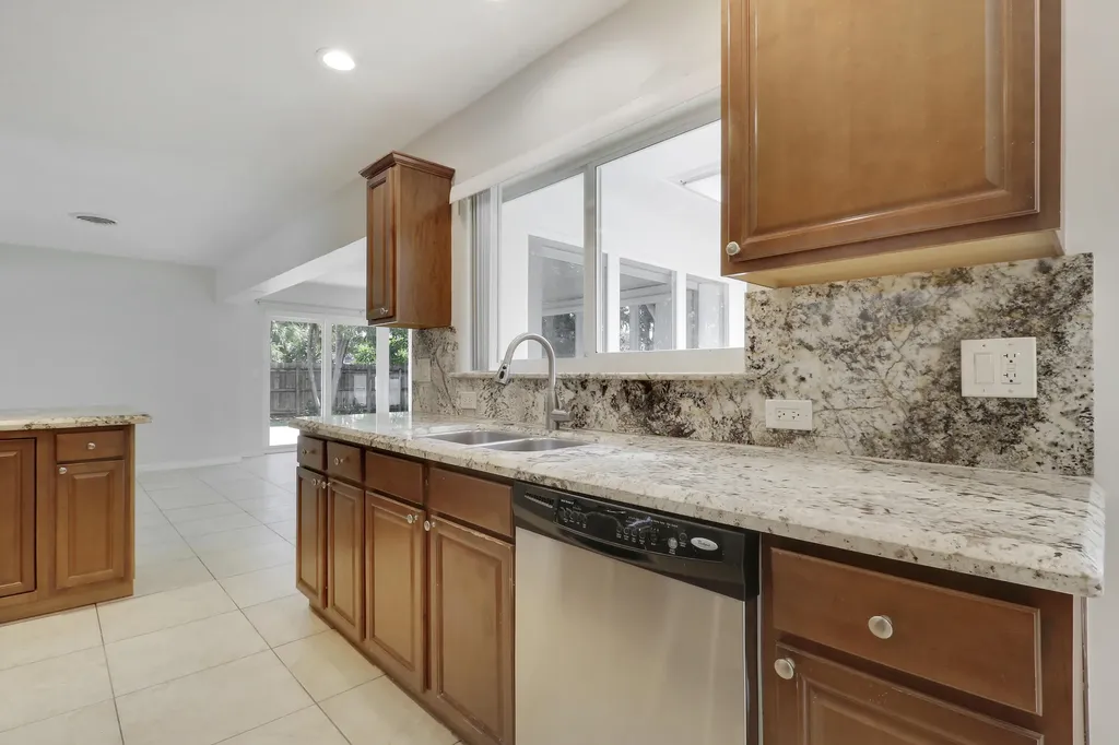 2620 NE 25th Street Lighthouse Point FL 33064
