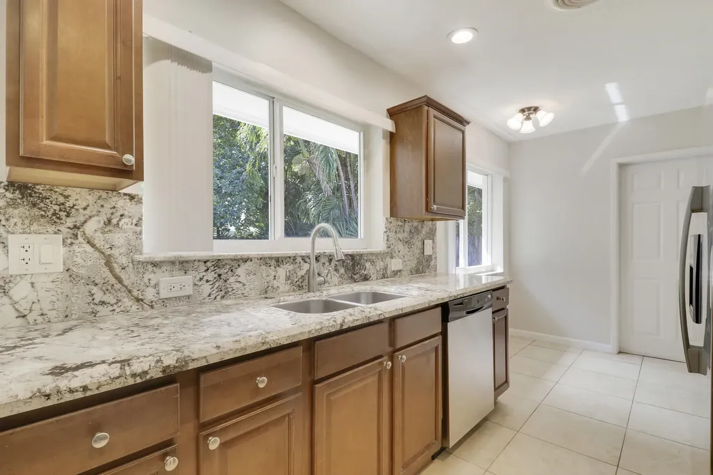 2620 NE 25th Street Lighthouse Point FL 33064
