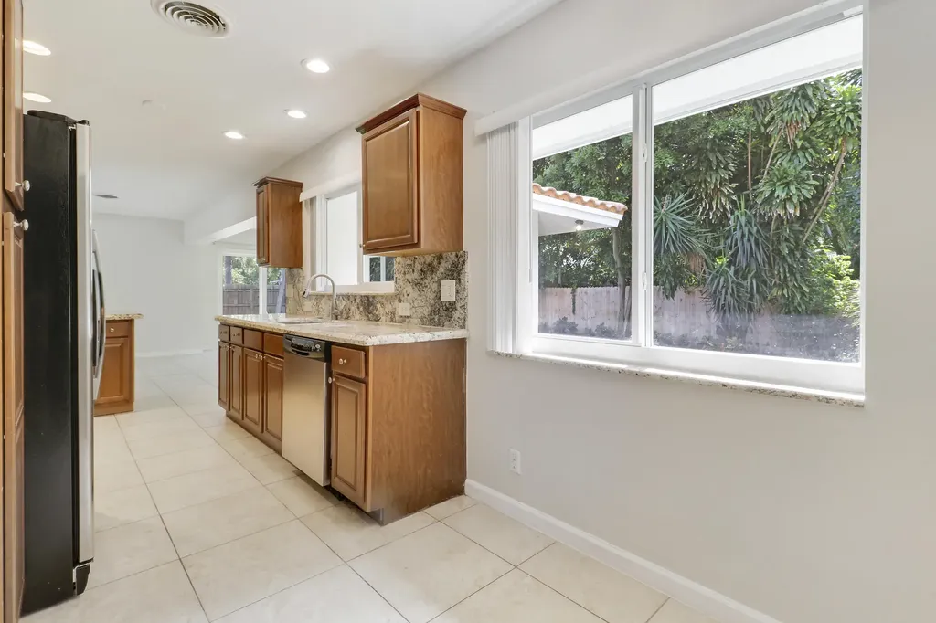 2620 NE 25th Street Lighthouse Point FL 33064