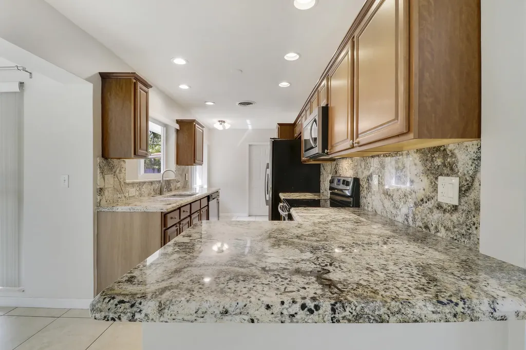 2620 NE 25th Street Lighthouse Point FL 33064