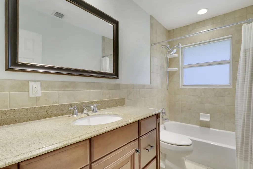 2620 NE 25th Street Lighthouse Point FL 33064