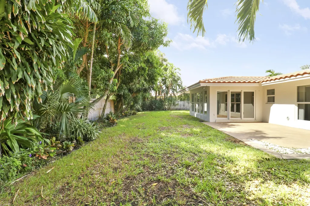 2620 NE 25th Street Lighthouse Point FL 33064
