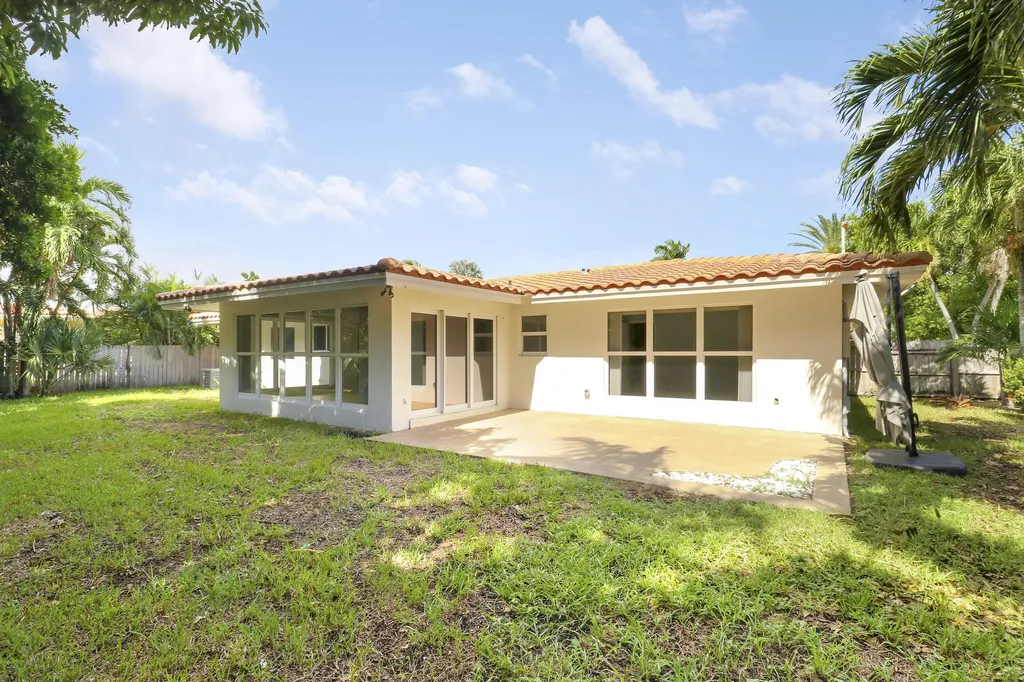 2620 NE 25th Street Lighthouse Point FL 33064