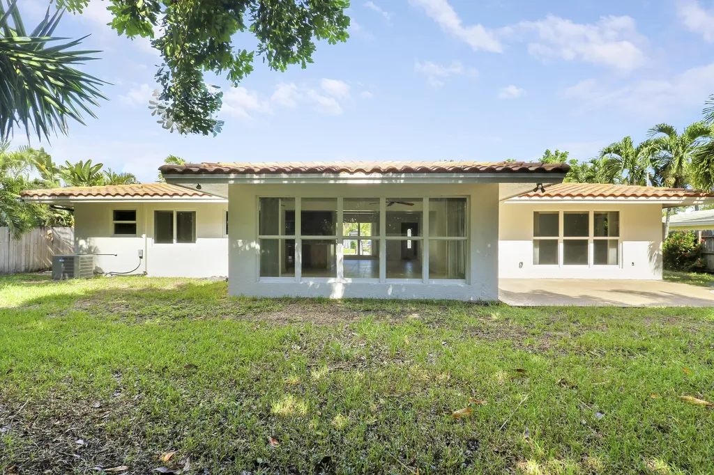 2620 NE 25th Street Lighthouse Point FL 33064