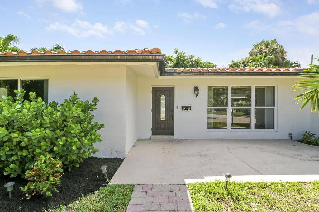 2620 NE 25th Street Lighthouse Point FL 33064
