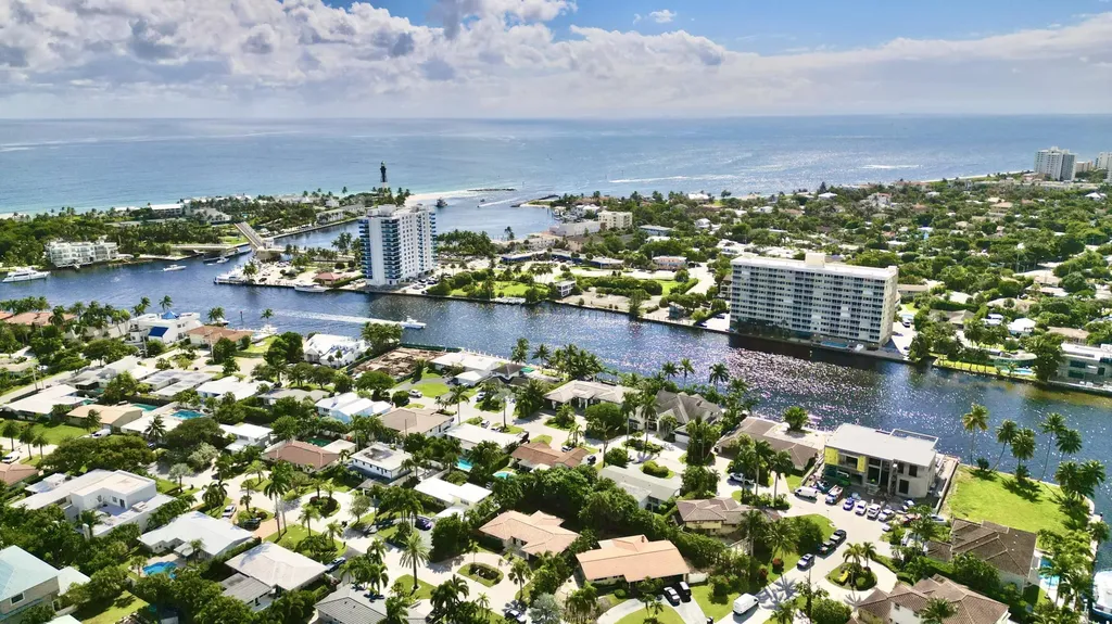 2620 NE 25th Street Lighthouse Point FL 33064
