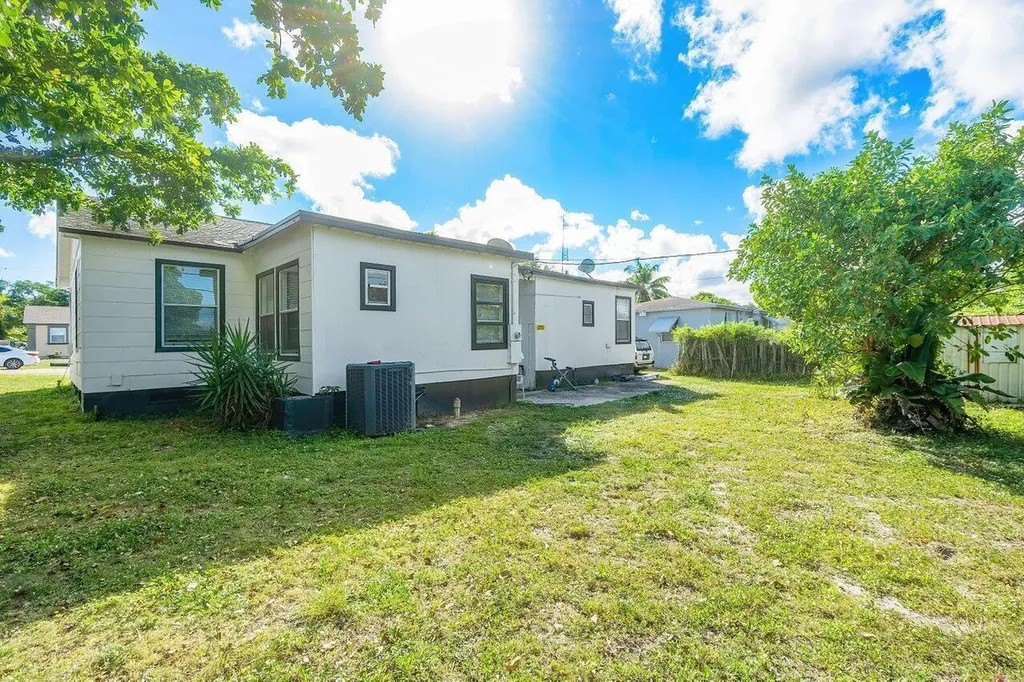921 43rd Street West Palm Beach FL 33407