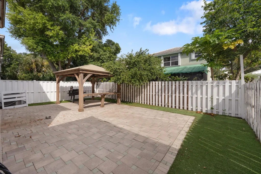 9859 NW 2nd Street Plantation FL 33324