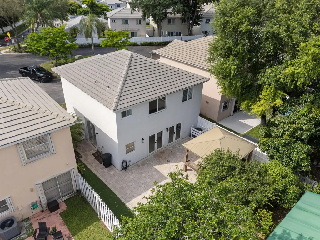 9859 NW 2nd Street Plantation FL 33324