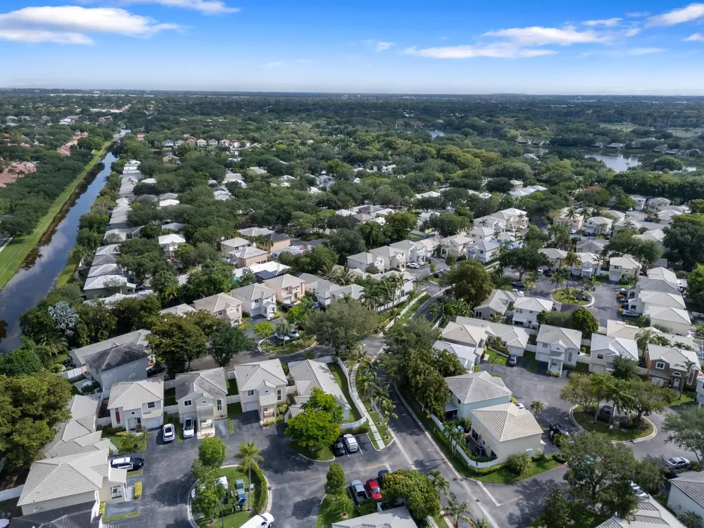 9859 NW 2nd Street Plantation FL 33324