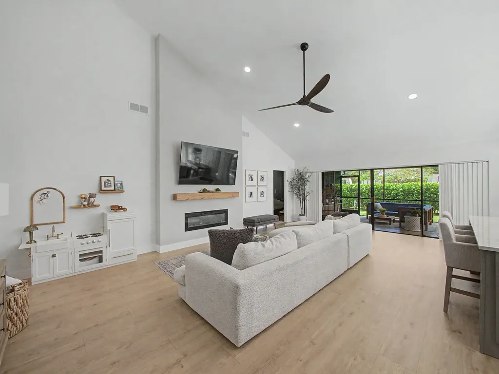 2631 Mohawk Circle West Palm Beach FL 33409