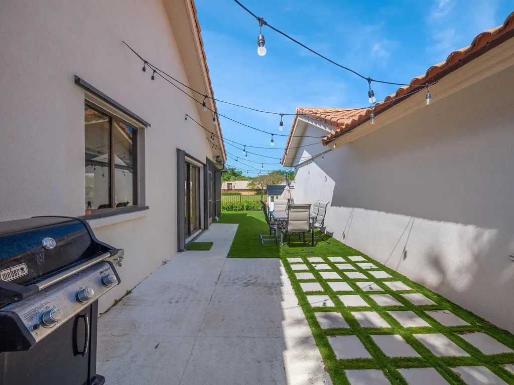 2631 Mohawk Circle West Palm Beach FL 33409