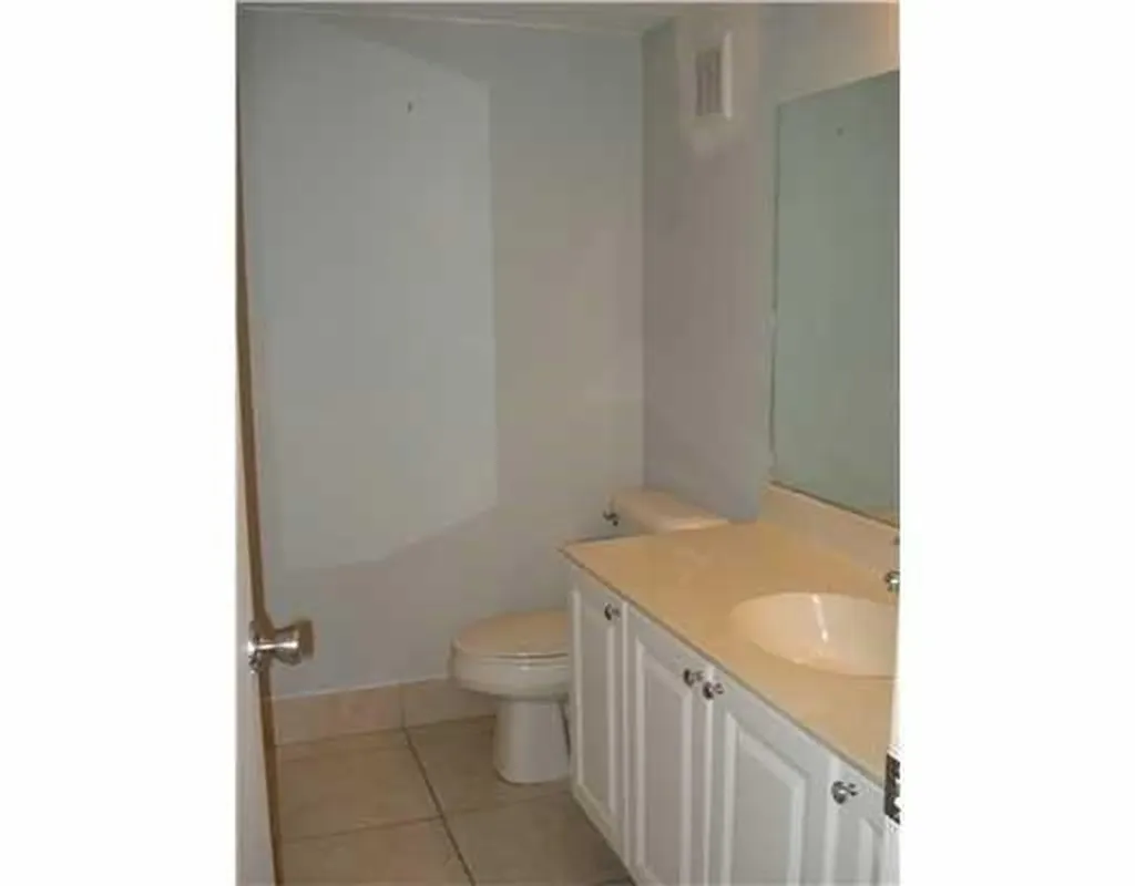 711 N Pine Island Road Plantation FL 33324