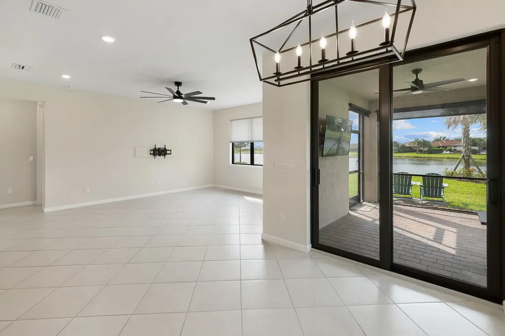 471 SE Vallarta Drive Port St Lucie FL 34984