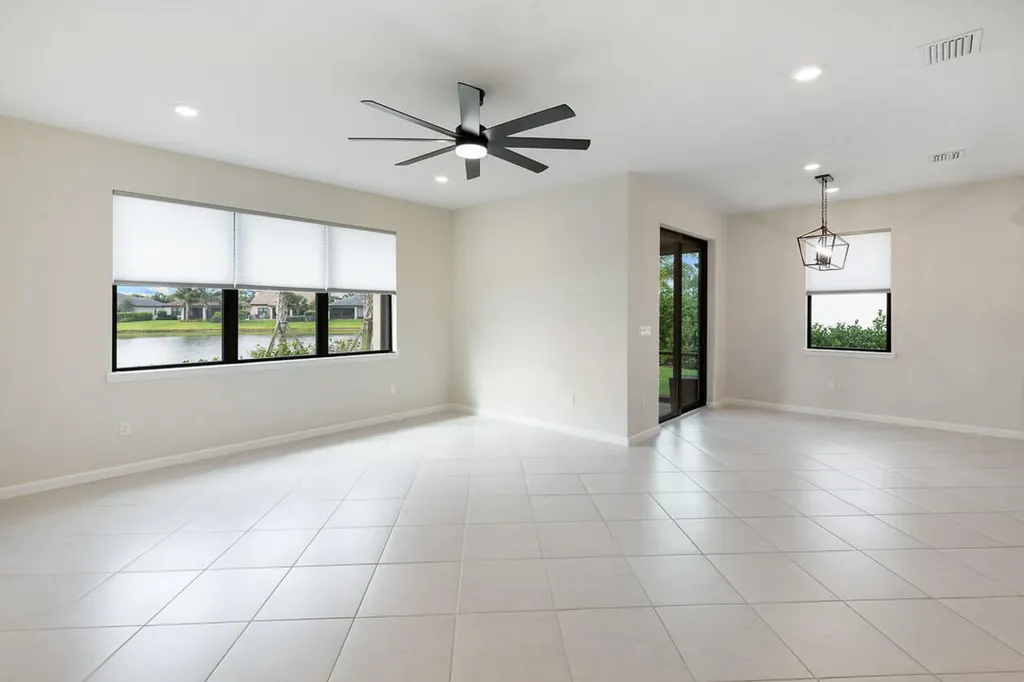 471 SE Vallarta Drive Port St Lucie FL 34984