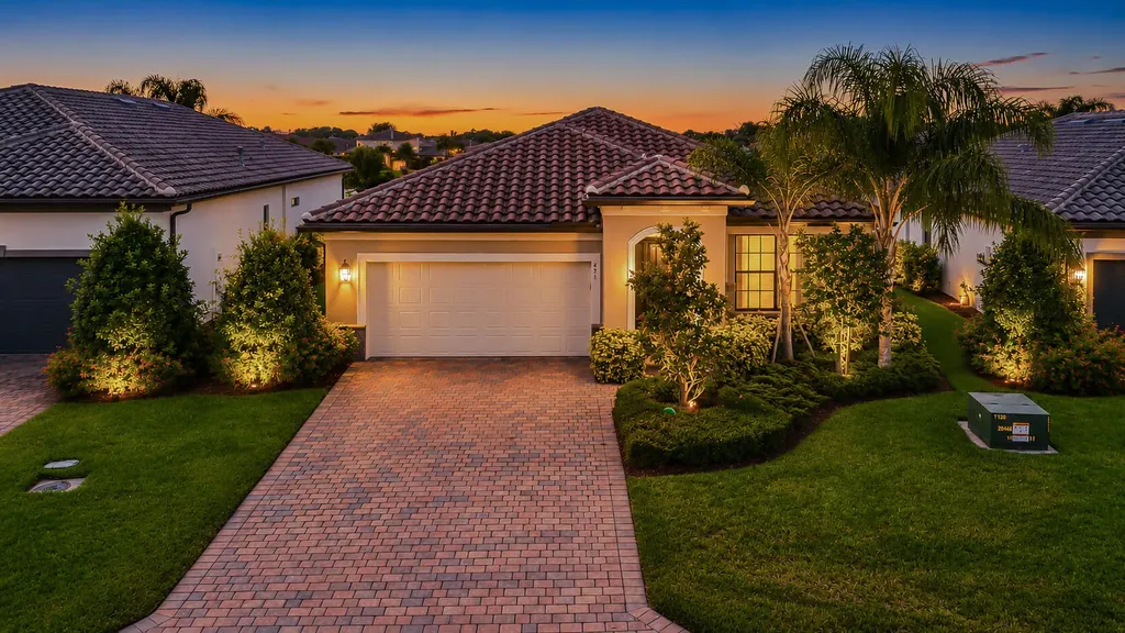 471 SE Vallarta Drive Port St Lucie FL 34984
