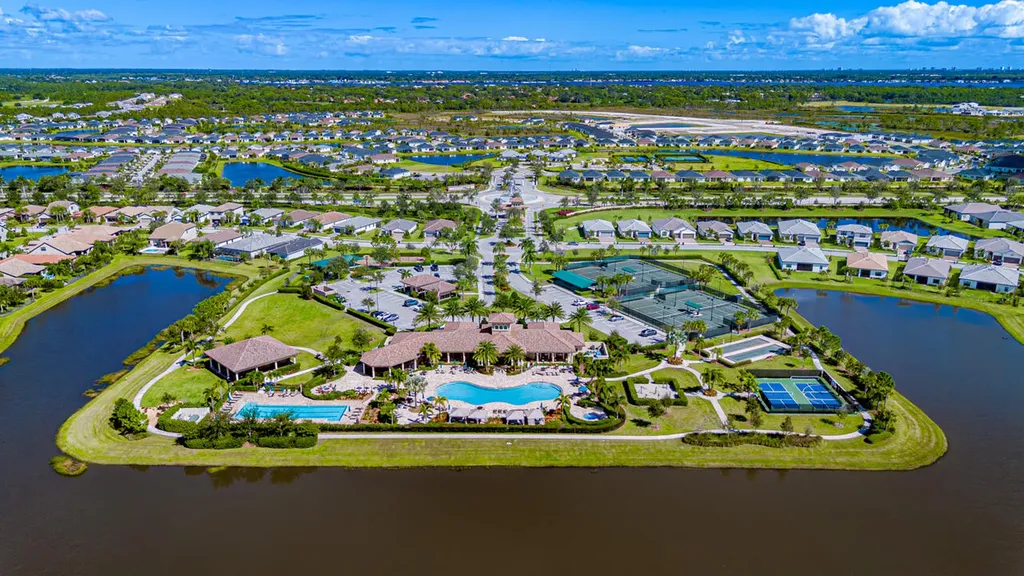 471 SE Vallarta Drive Port St Lucie FL 34984