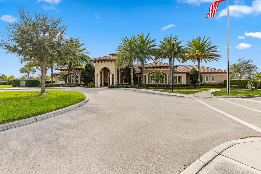 471 SE Vallarta Drive Port St Lucie FL 34984