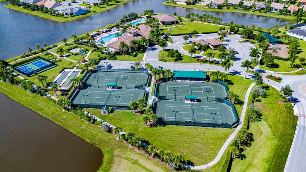 471 SE Vallarta Drive Port St Lucie FL 34984