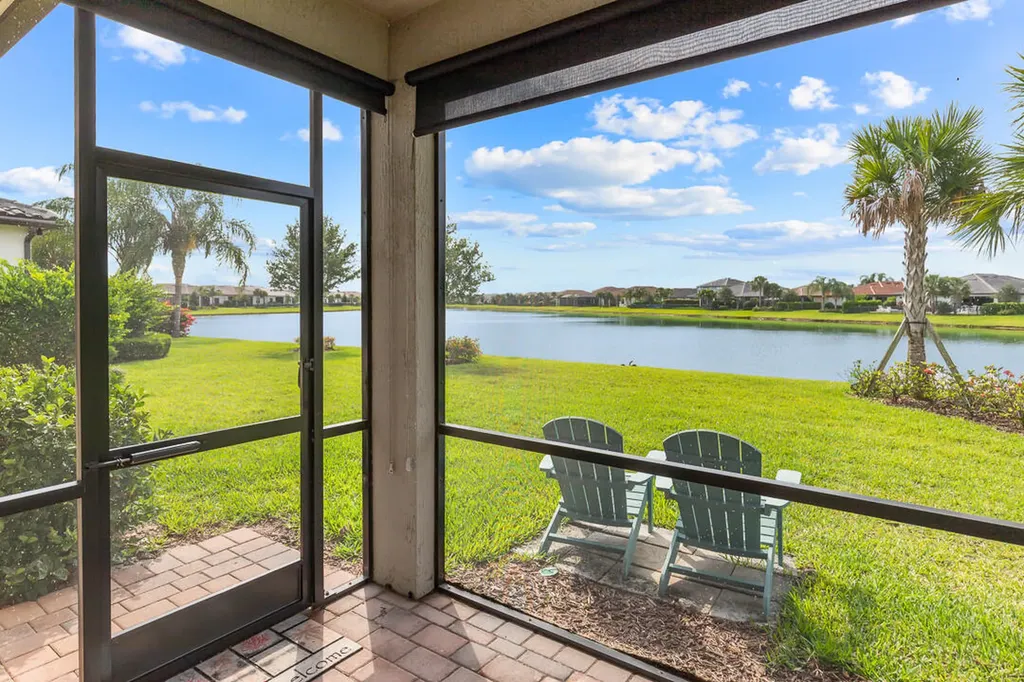 471 SE Vallarta Drive Port St Lucie FL 34984