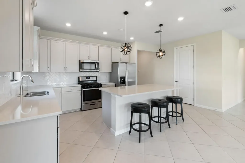 471 SE Vallarta Drive Port St Lucie FL 34984
