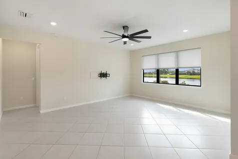 471 SE Vallarta Drive Port St Lucie FL 34984