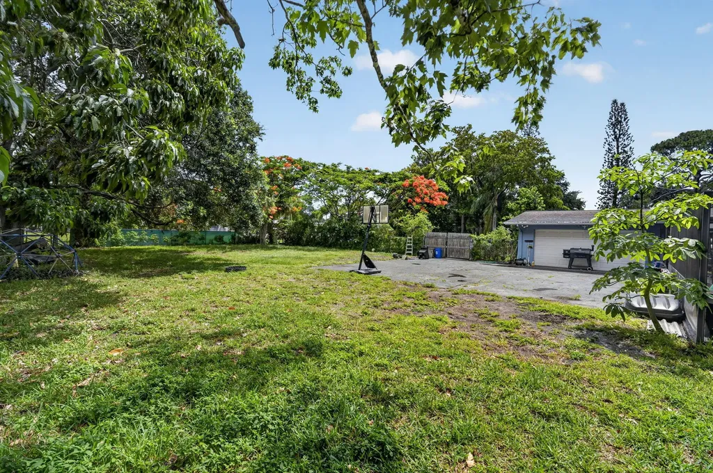 8669 Nashua Drive Palm Beach Gardens FL 33418