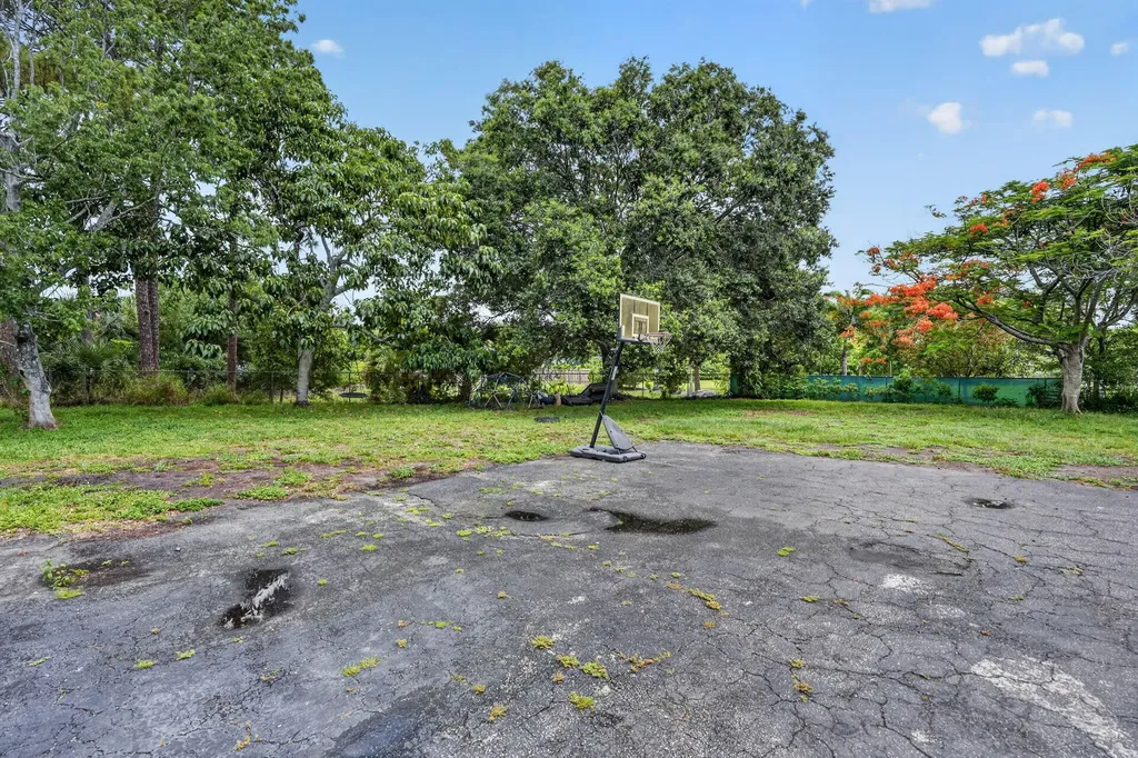 8669 Nashua Drive Palm Beach Gardens FL 33418