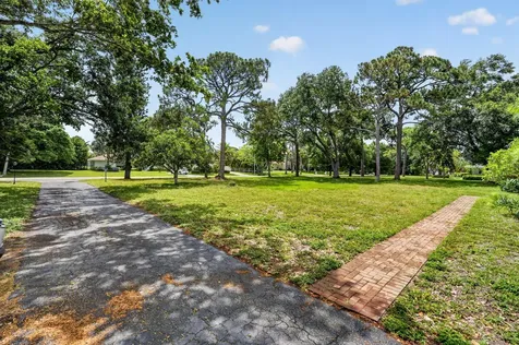 8669 Nashua Drive Palm Beach Gardens FL 33418