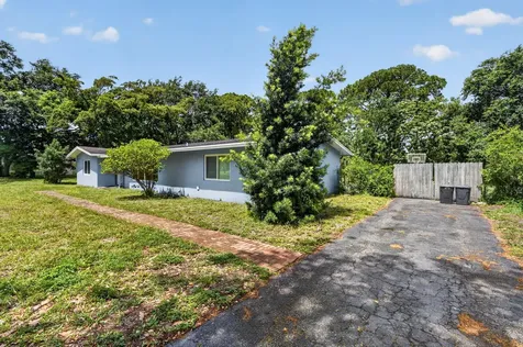 8669 Nashua Drive Palm Beach Gardens FL 33418