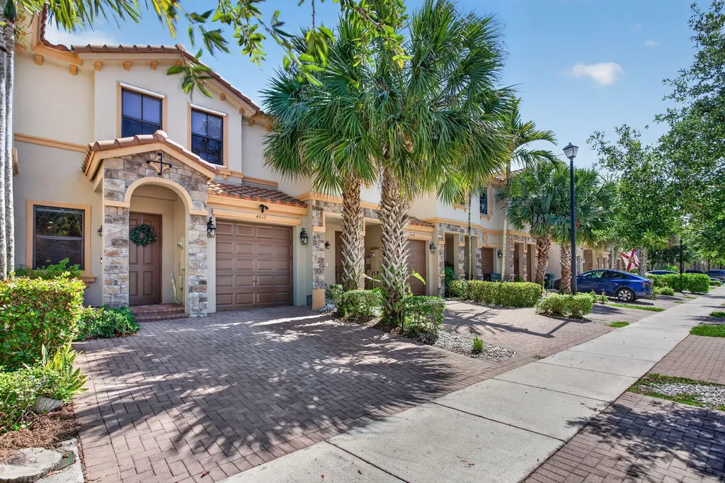 4012 Devenshire Court Coconut Creek FL 33073