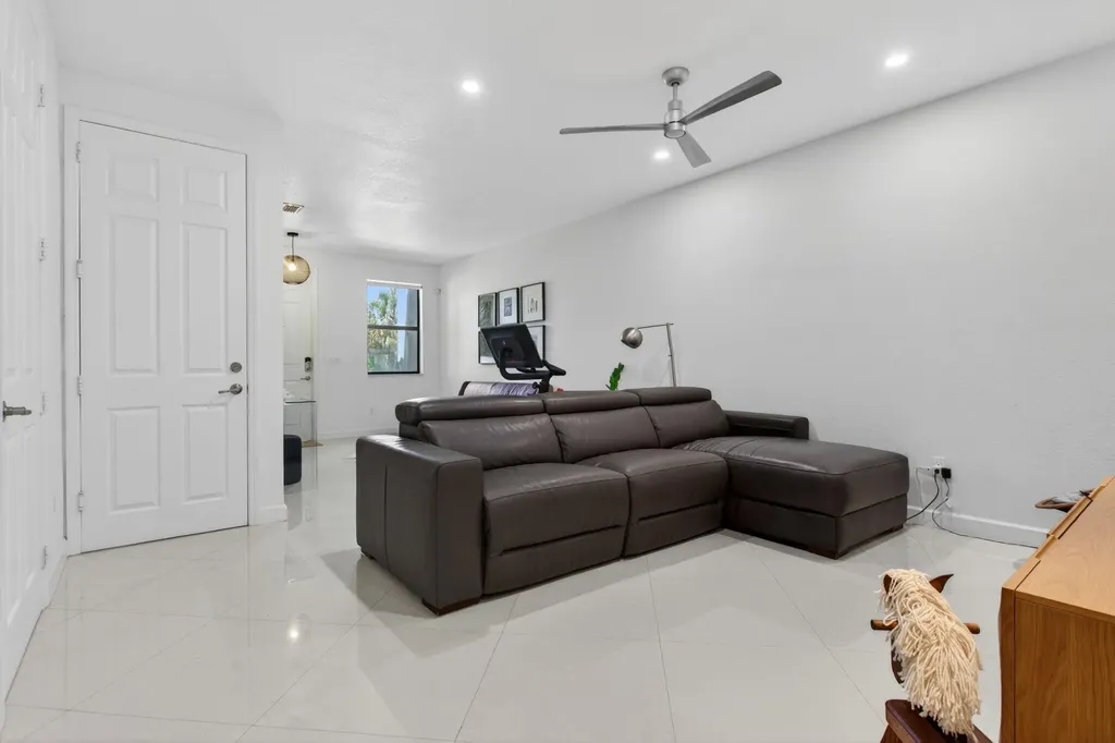 4012 Devenshire Court Coconut Creek FL 33073