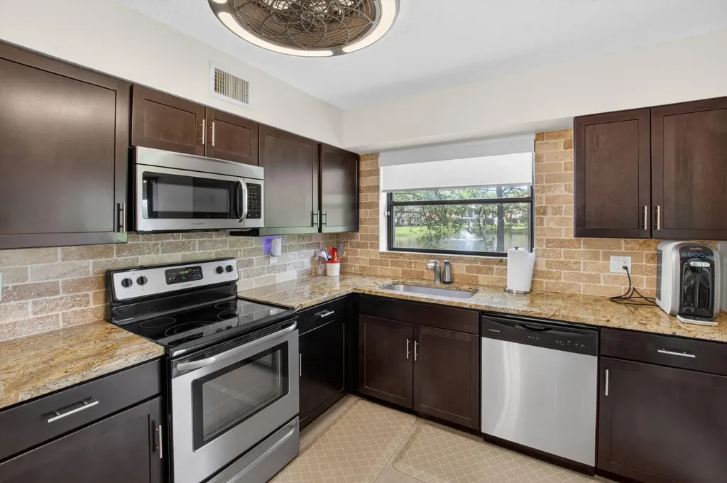 2305 Aspen Way Boynton Beach FL 33436