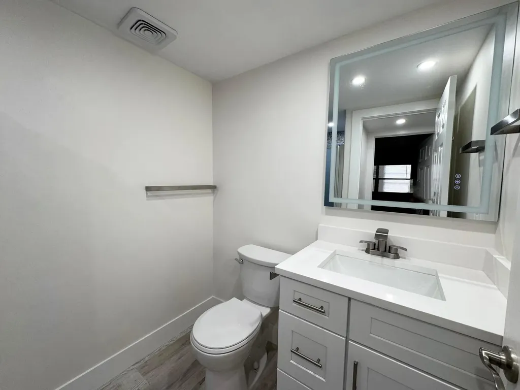 108 Brittany Delray Beach FL 33446