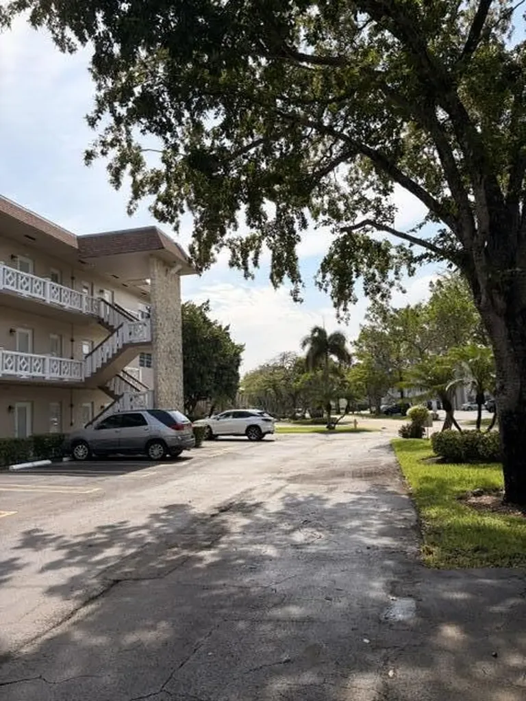 5103 NW 35th Street Lauderdale Lakes FL 33319