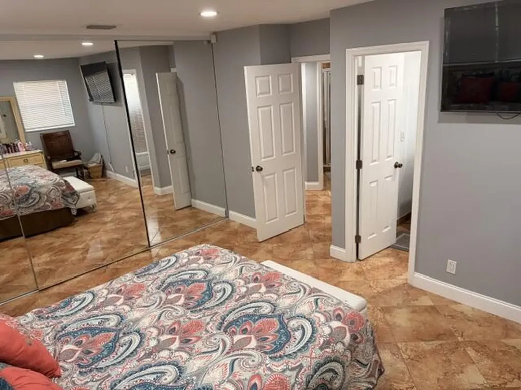 5103 NW 35th Street Lauderdale Lakes FL 33319