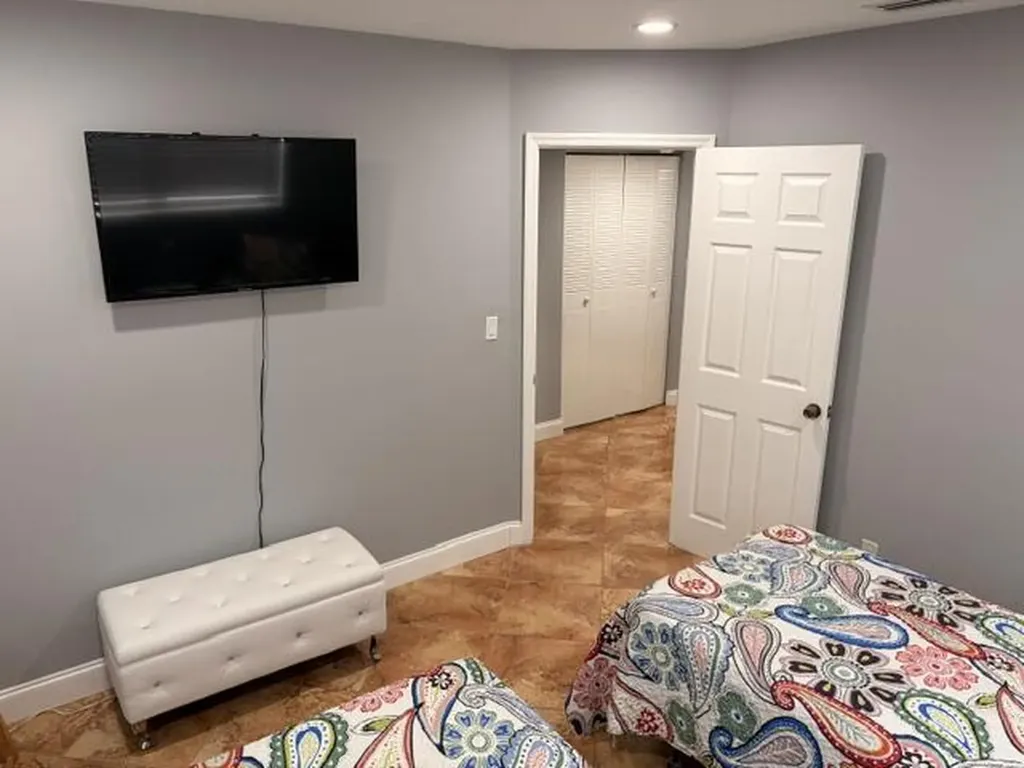 5103 NW 35th Street Lauderdale Lakes FL 33319