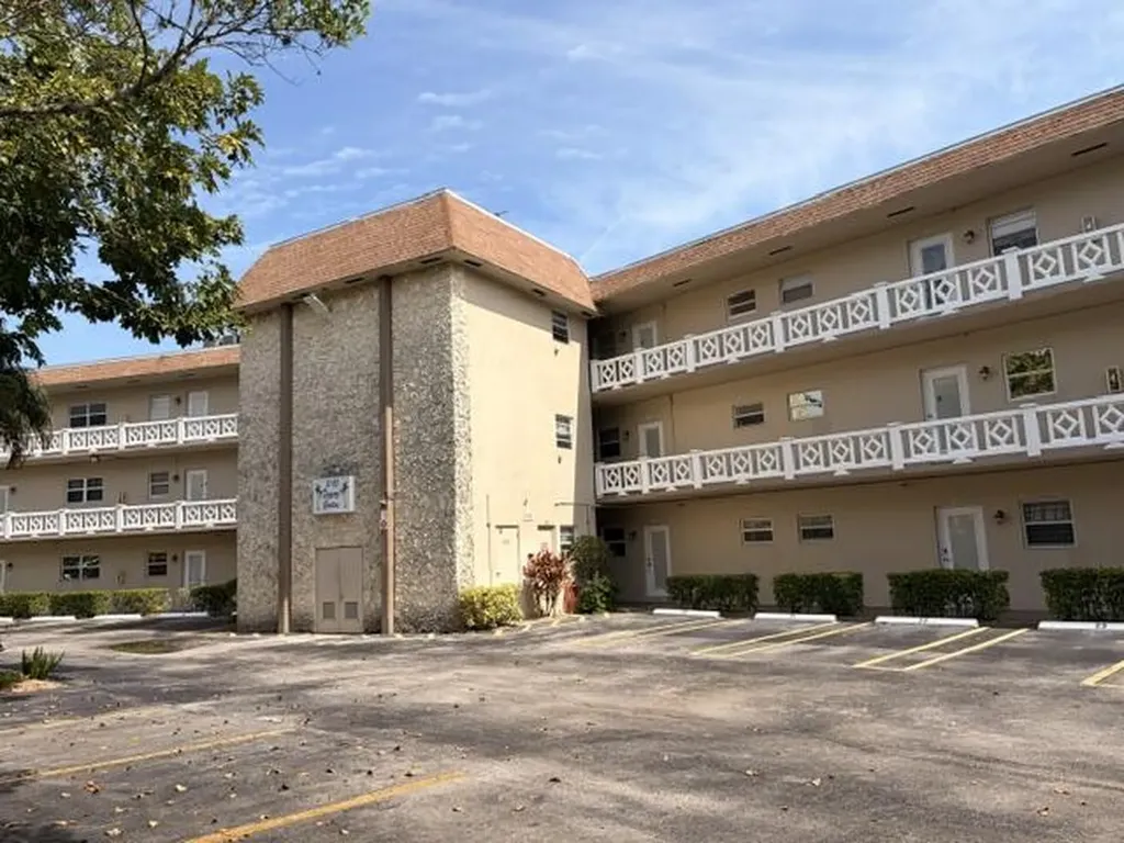5103 NW 35th Street Lauderdale Lakes FL 33319