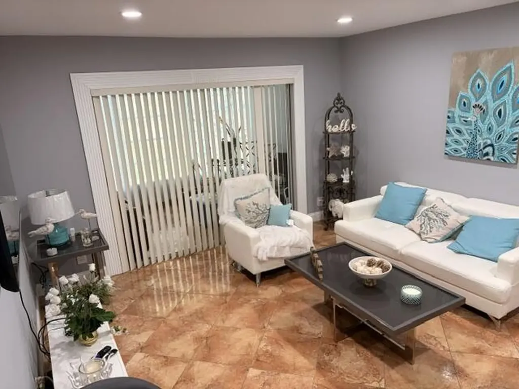 5103 NW 35th Street Lauderdale Lakes FL 33319