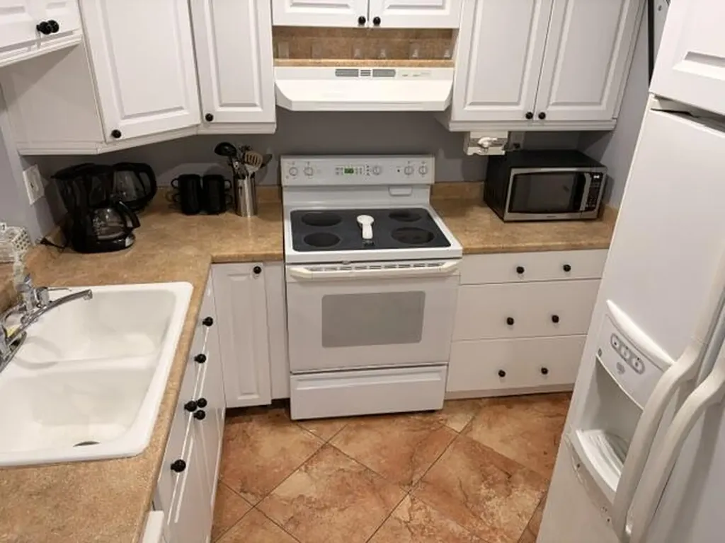 5103 NW 35th Street Lauderdale Lakes FL 33319